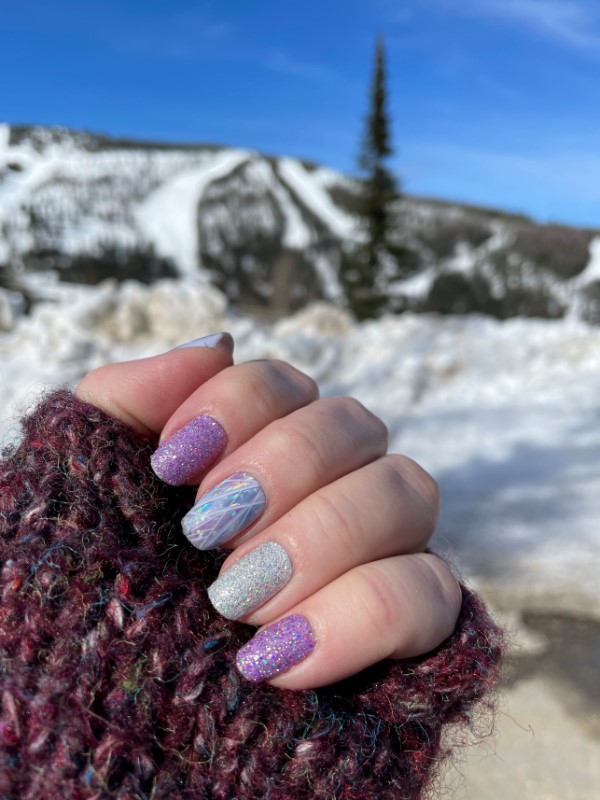 Dashing Diva Gloss Gel Nail Strips in Gleam Queen