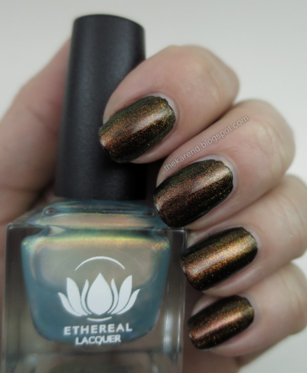 Ethereal Lacquer Bauble Water