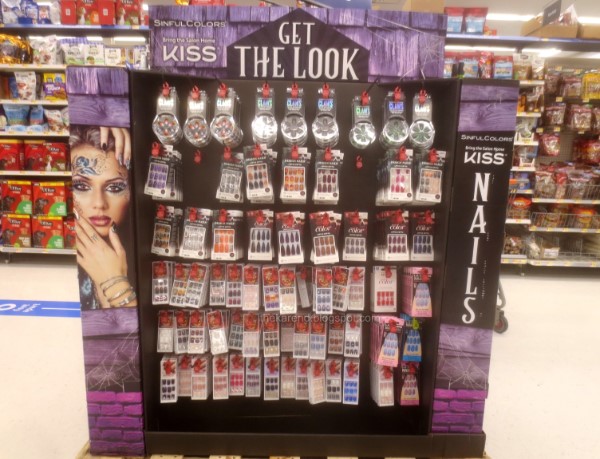 fake nails display